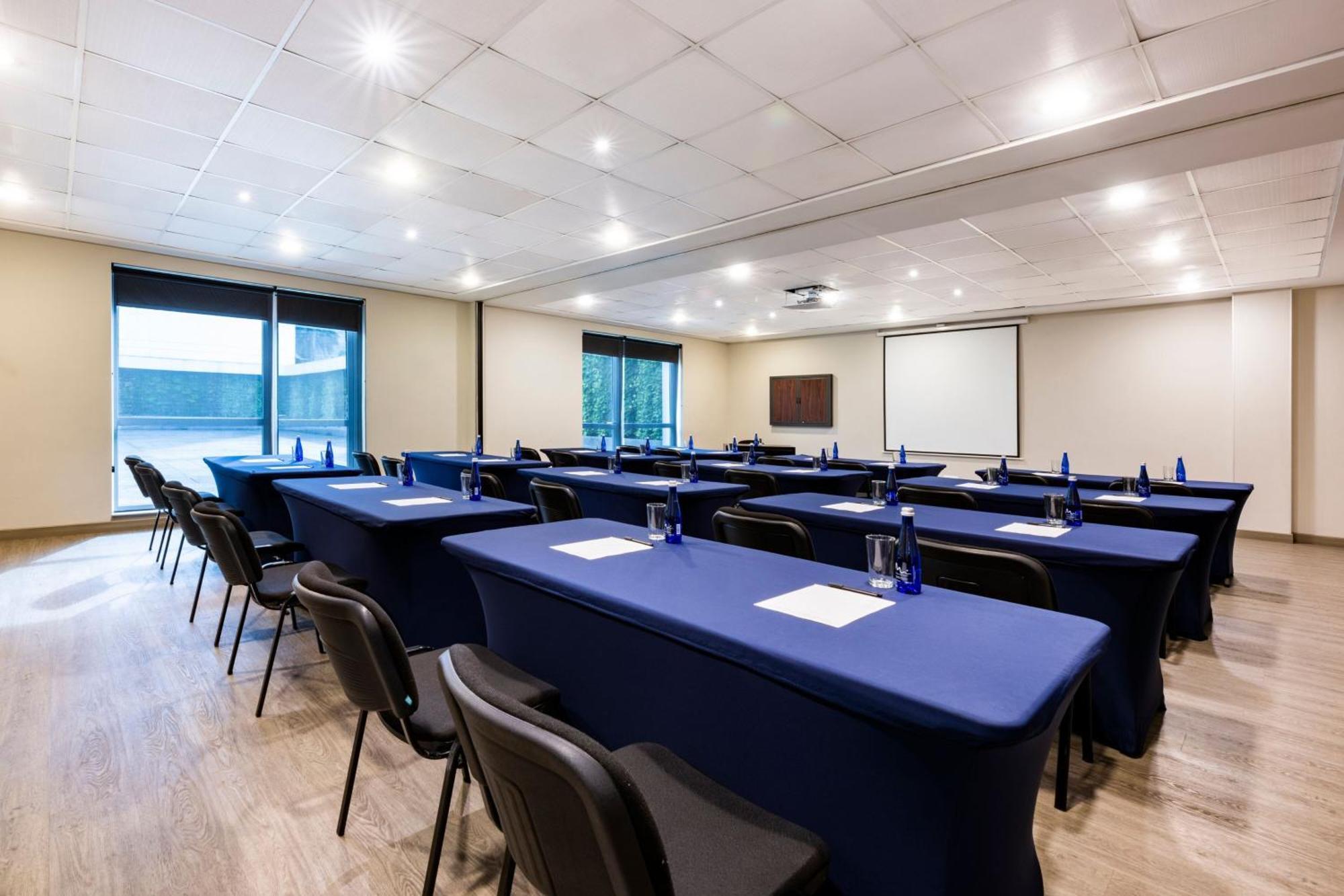 City Express Plus By Marriott Cali Colombia ภายนอก รูปภาพ